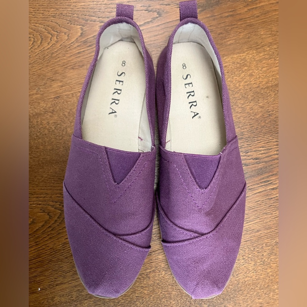 Plum slipon casual flats. ( look alikes). Size 8 SERRA. Pullon tab in back.